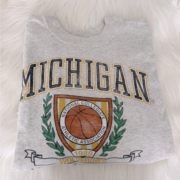 Abercrombie & Fitch Michigan College Cutoff Crew - Picture 1 of 5